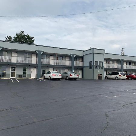 Royal Inn & Suites Knoxville Exterior photo