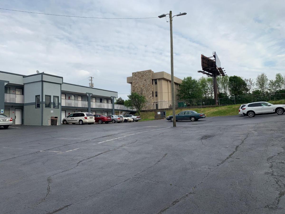 Royal Inn & Suites Knoxville Exterior photo